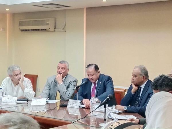 (صناعة الكتاب كأحد المنتجات الثقافية والصناعات الإبداعية)  مائدة مستديرة  
